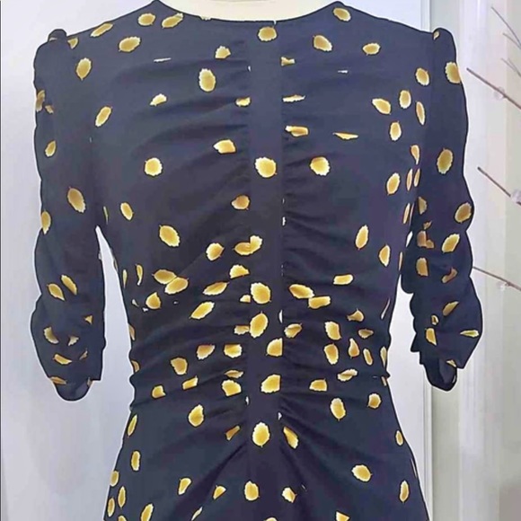 🎈🧨💗Host Pick ☄️🧨 Gorgeous Country Road ruched patterned pencil dress - Picture 6 of 9